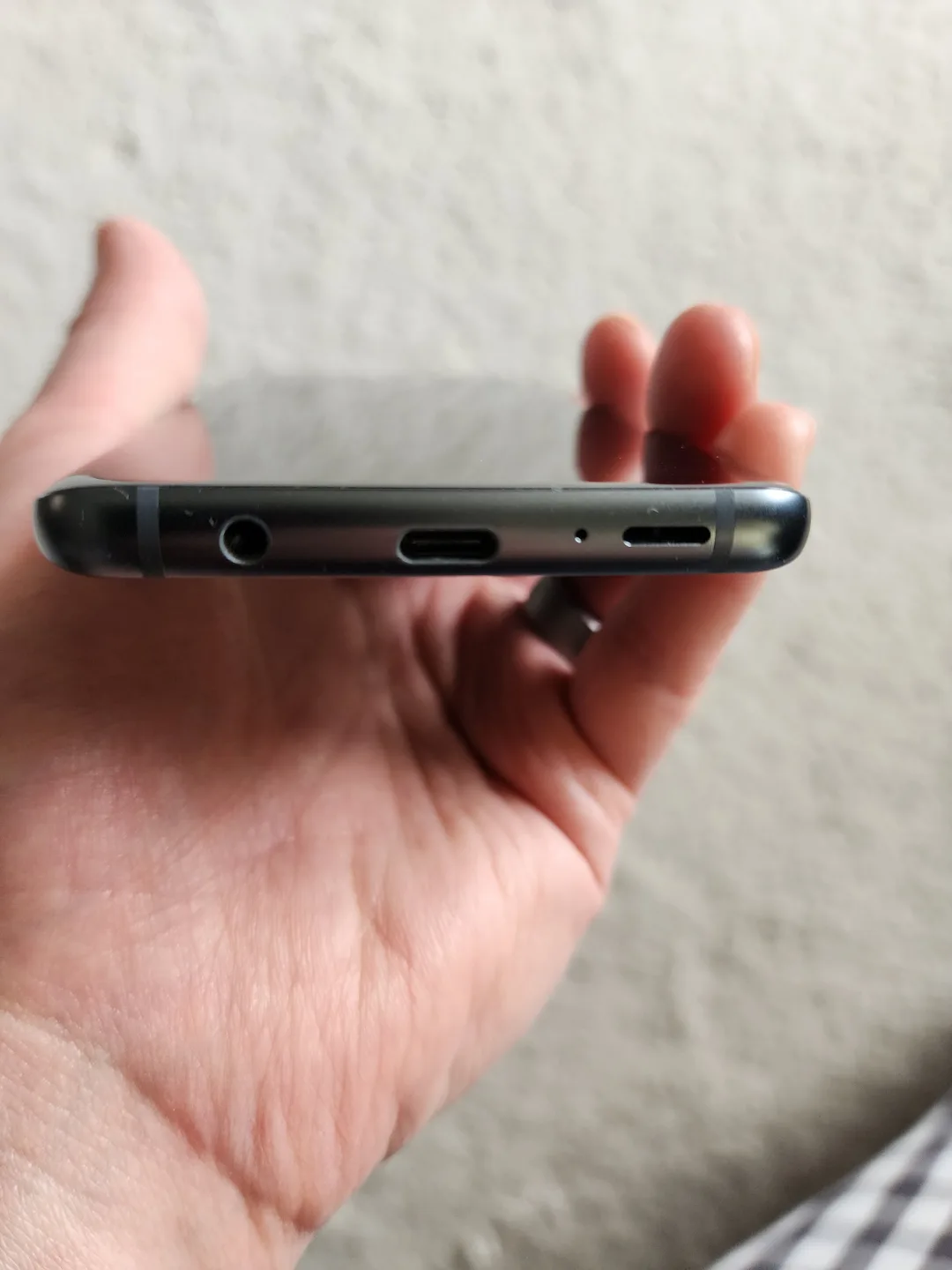 Like New Samsung S9+ 6.2" 6GB/64GB unlocked - Titanium Grey image indicator(5)