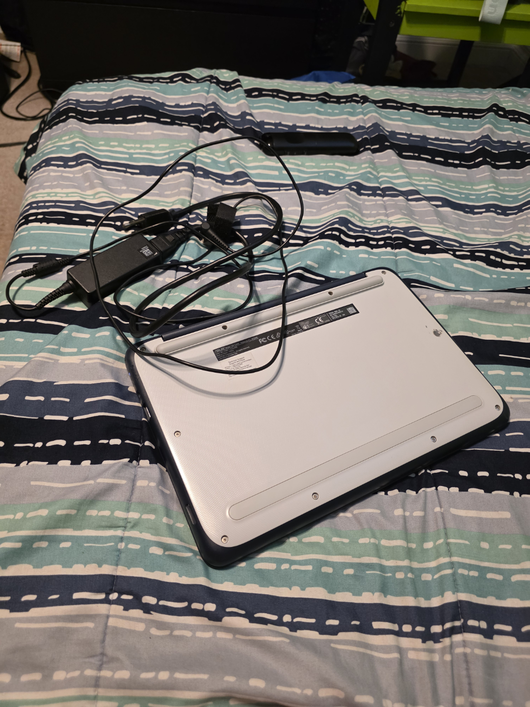 Chromebook with charger - photo 4