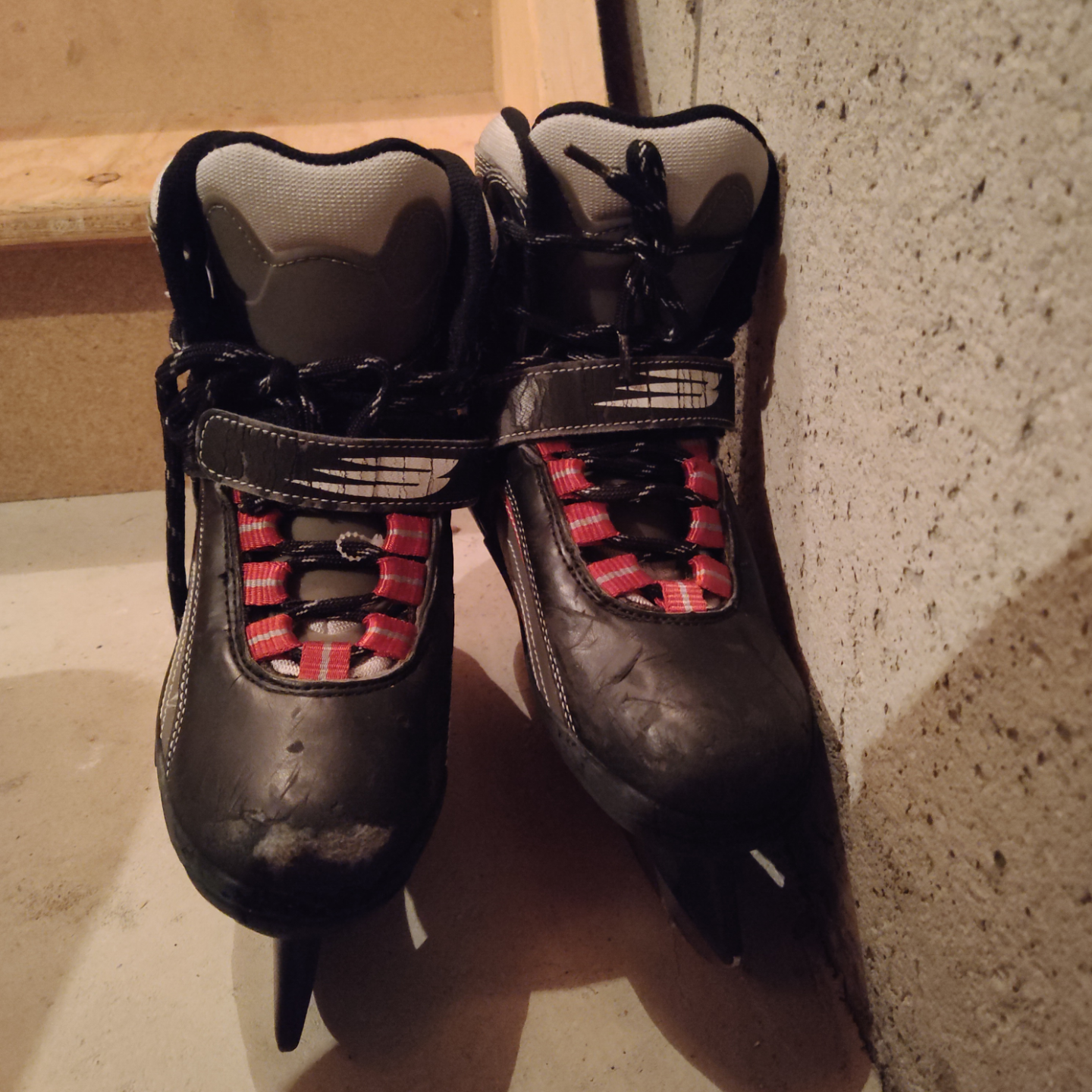 Bauer Youth Ice Skates - Size 7🏒 - photo 2
