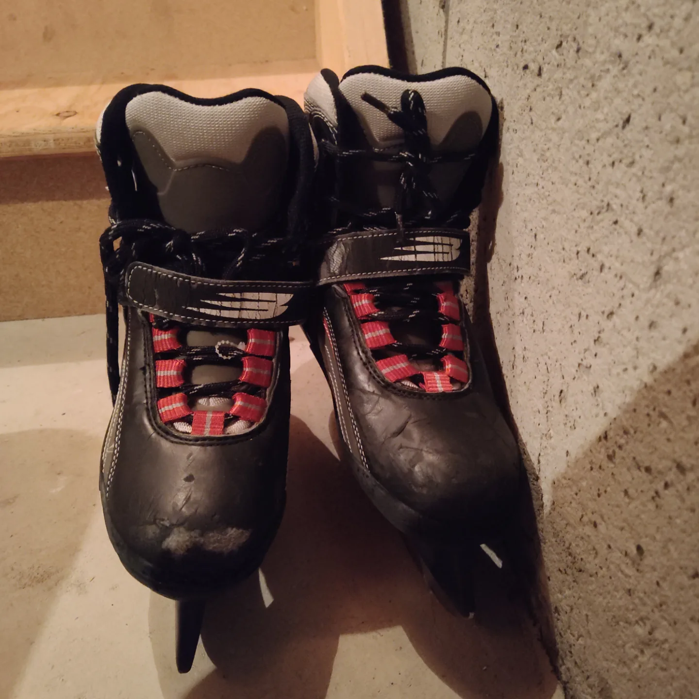 Bauer Youth Ice Skates - Size 7🏒 image indicator(2)
