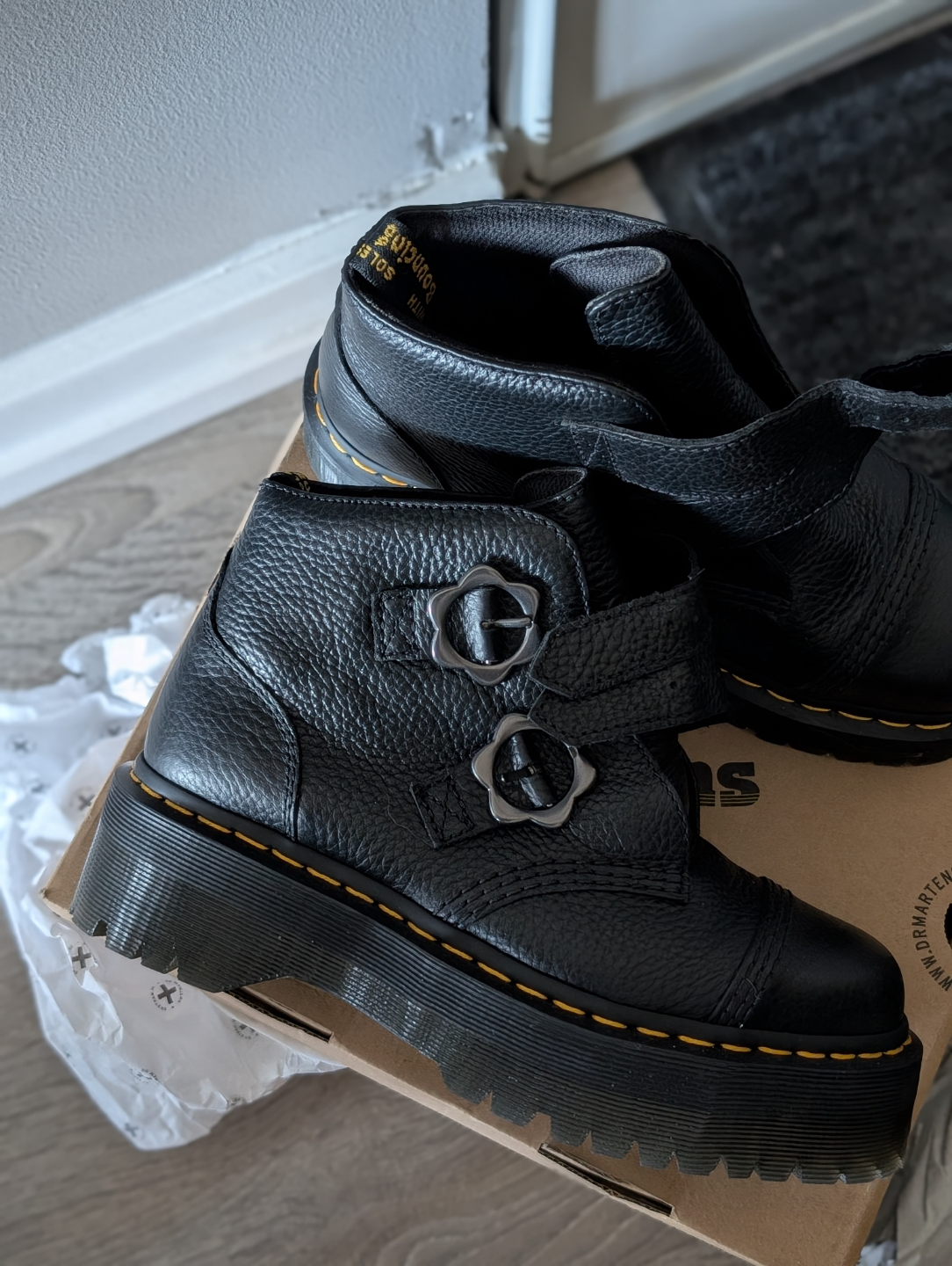Dr. Martens Devon FLWR Platform Boots - Size US 8 - photo 2