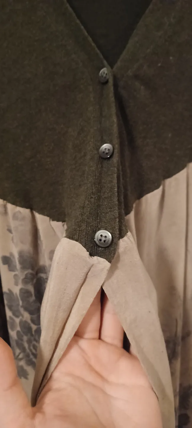 Women's Two-Tone Floral Cardigan image indicator(4)