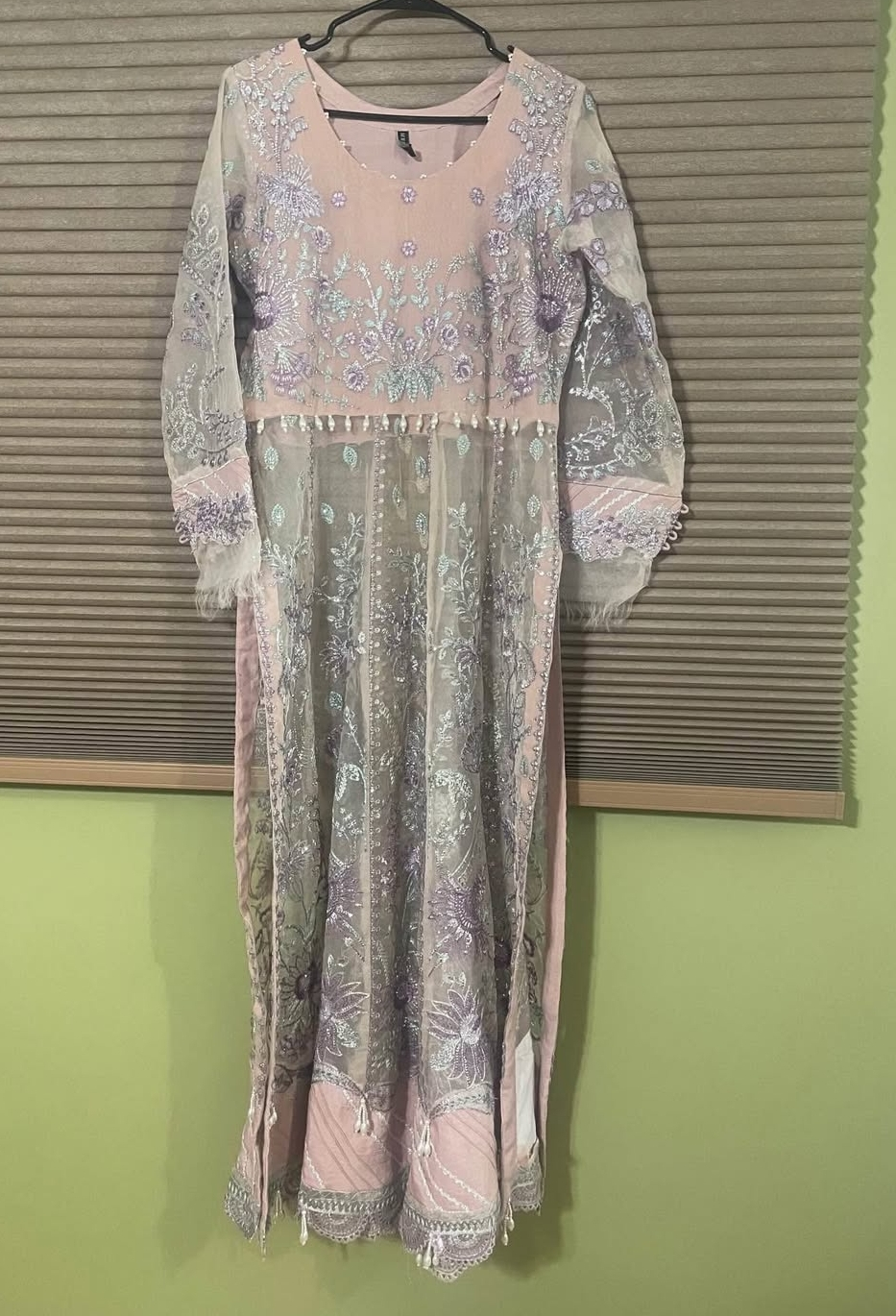 Gorgeous Embroidered 3-Piece Pakistani Shalwar Kameez Suit - photo 4