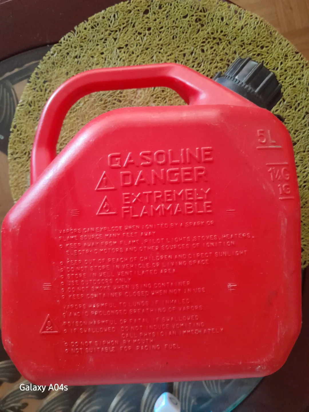 Scepter 1 1/4 Gallon/5L Red Fuel Can image indicator(5)