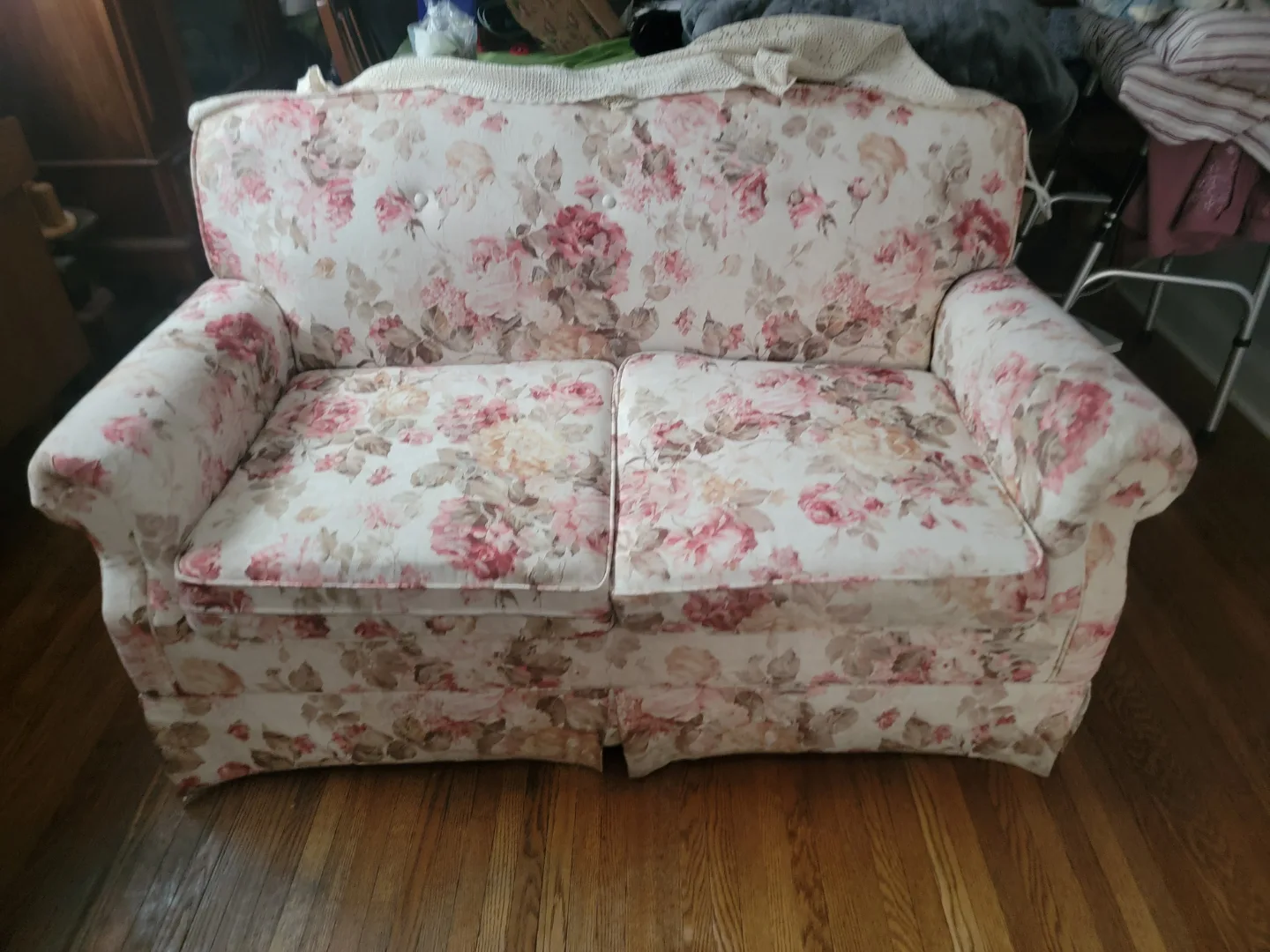 Vintage Floral Hide-A-Bed Sofa image indicator(2)