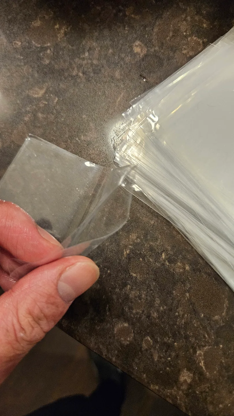 Clear Plastic card protectors image indicator(2)