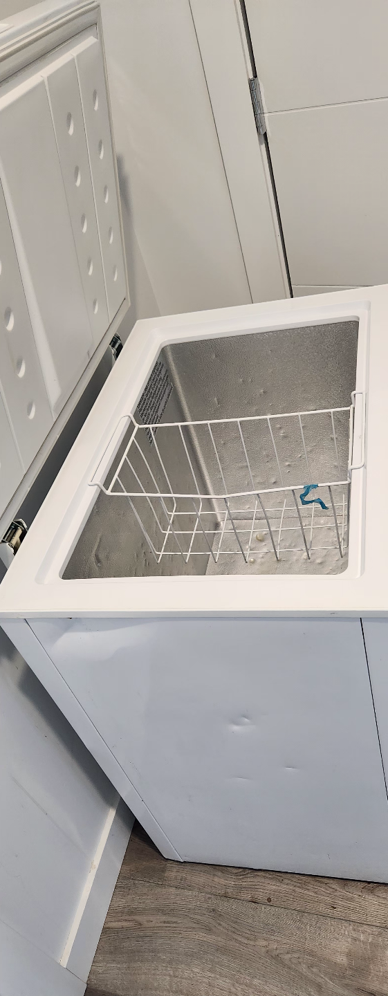 Artic King 3.5 cu. ft. Chest Freezer - photo 2