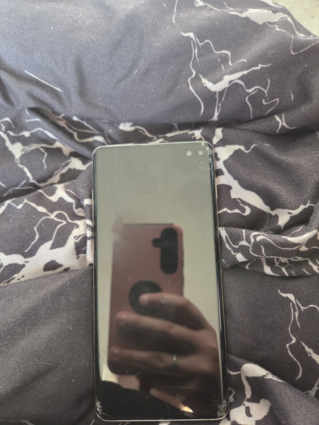 Samsung Galaxy S10 Cracked Screen 🧡
