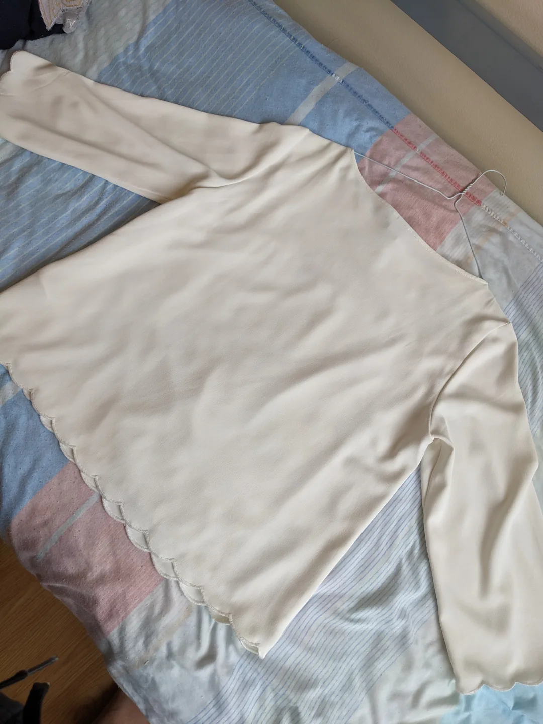 H&M Women's White Blouse image indicator(8)