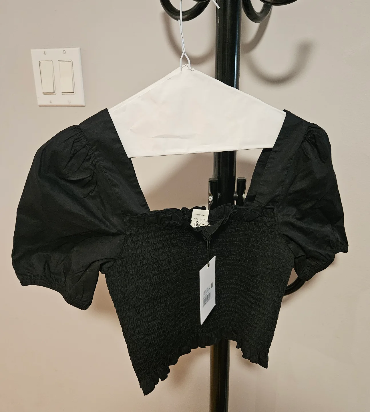 Glamorous Black Puff Sleeve Smocked Crop Top - Size 4 image indicator(2)