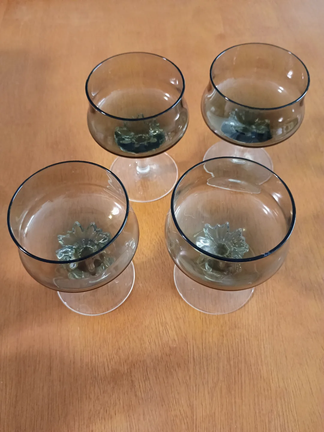 🏒👉 Set of four vintage smoked glass stemmed coupe glasses thumbnail