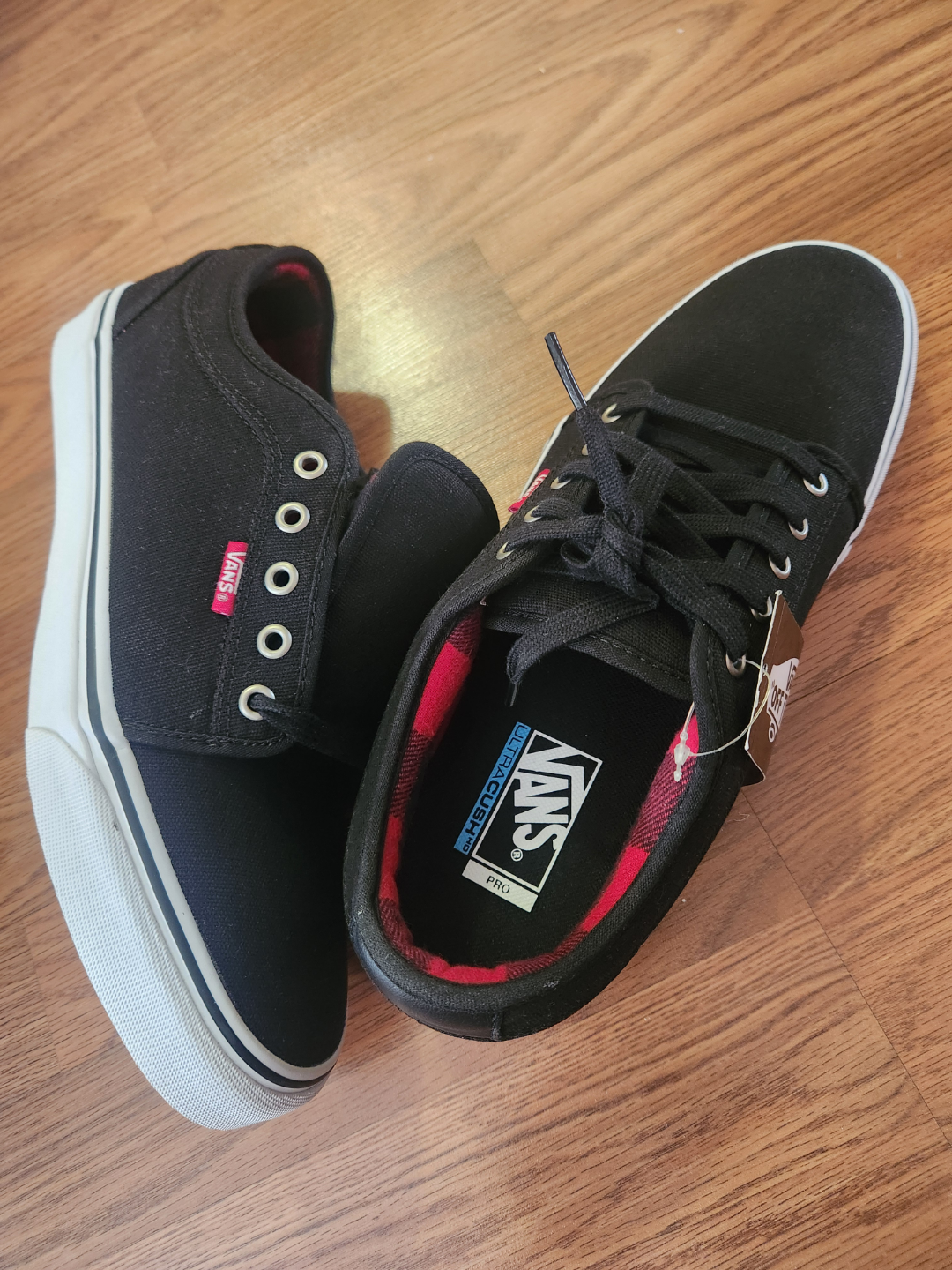 *brand new* Vans Chukka Low Flannel black/chili pepper