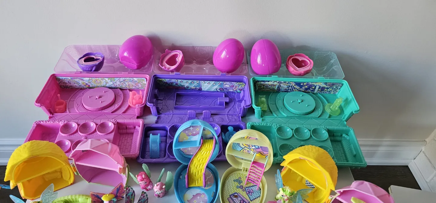 Huge lot of Hatchimals toys image indicator(6)