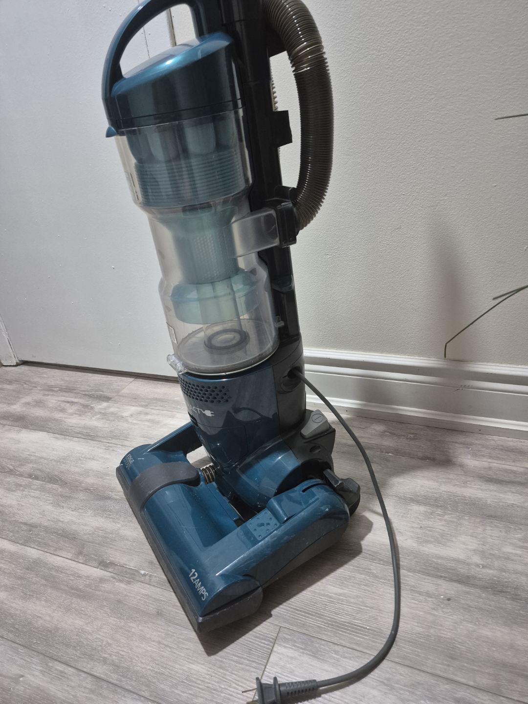 Vacuum cleaner - photo 2