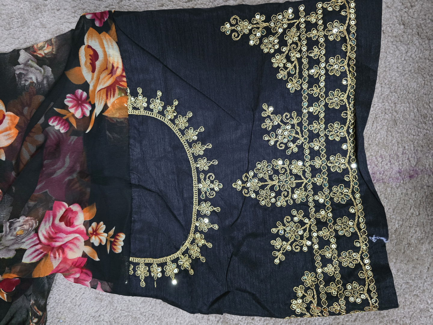 Gorgeous Black Floral Saree with Embroidered Border - photo 3