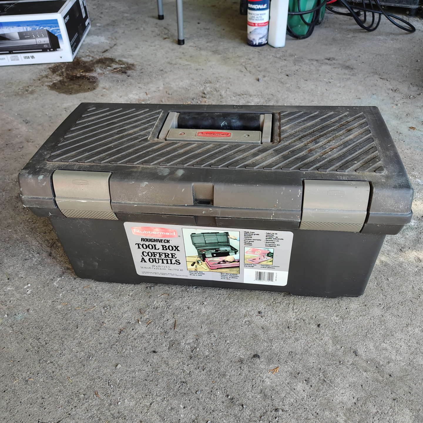 Rubbermaid Roughneck Tool Box with Assorted Tools