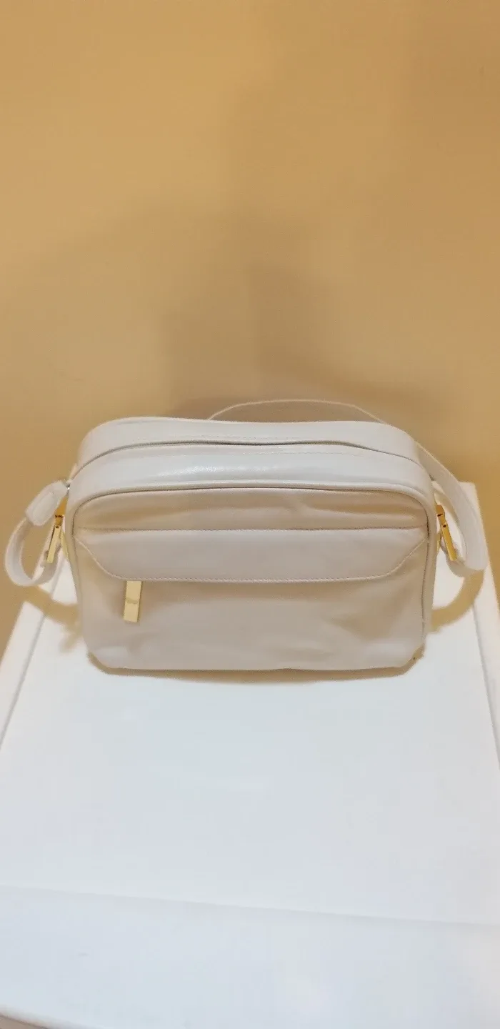 Lot of 5  women's handbags image indicator(9)