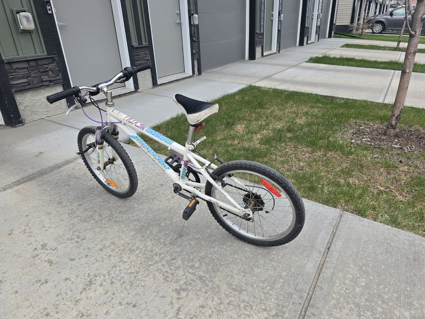 Girls' 20-inch White Mountain Bike