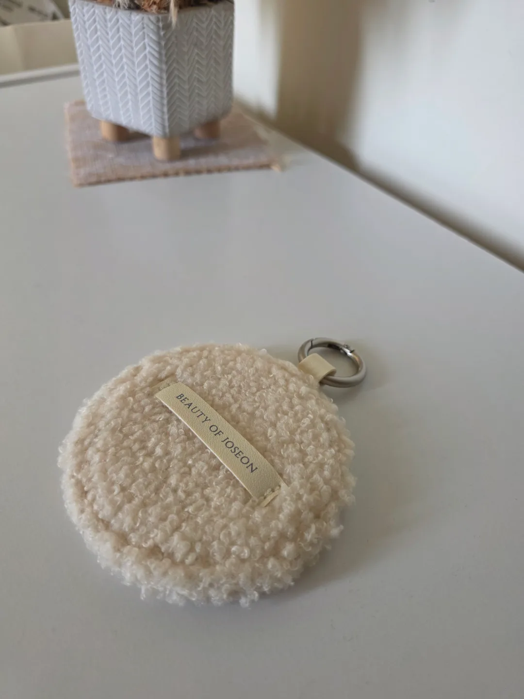 Beauty of Joseon Round Fluffy Keychain Mirror image indicator(4)