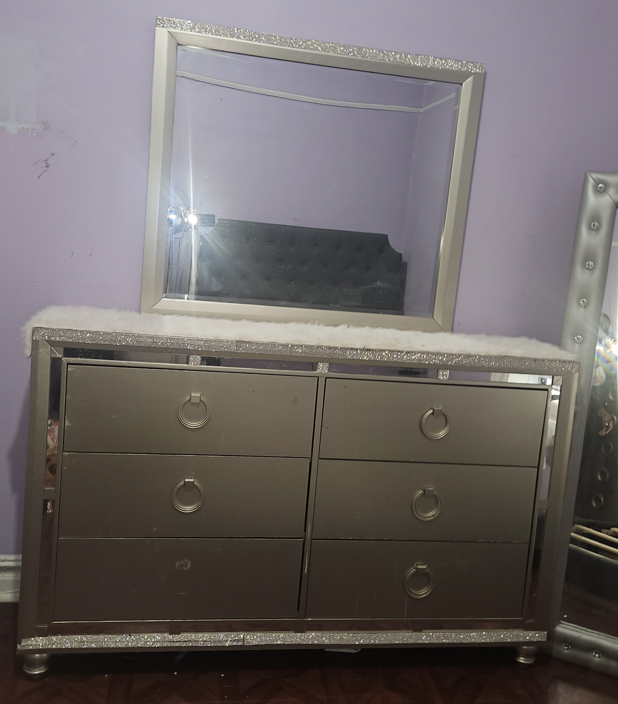 Gorgeous 6-Drawer Dresser with Mirror