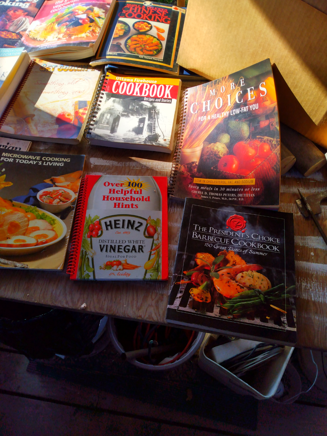 Lot of Vintage Cookbooks all for $5 - photo 2