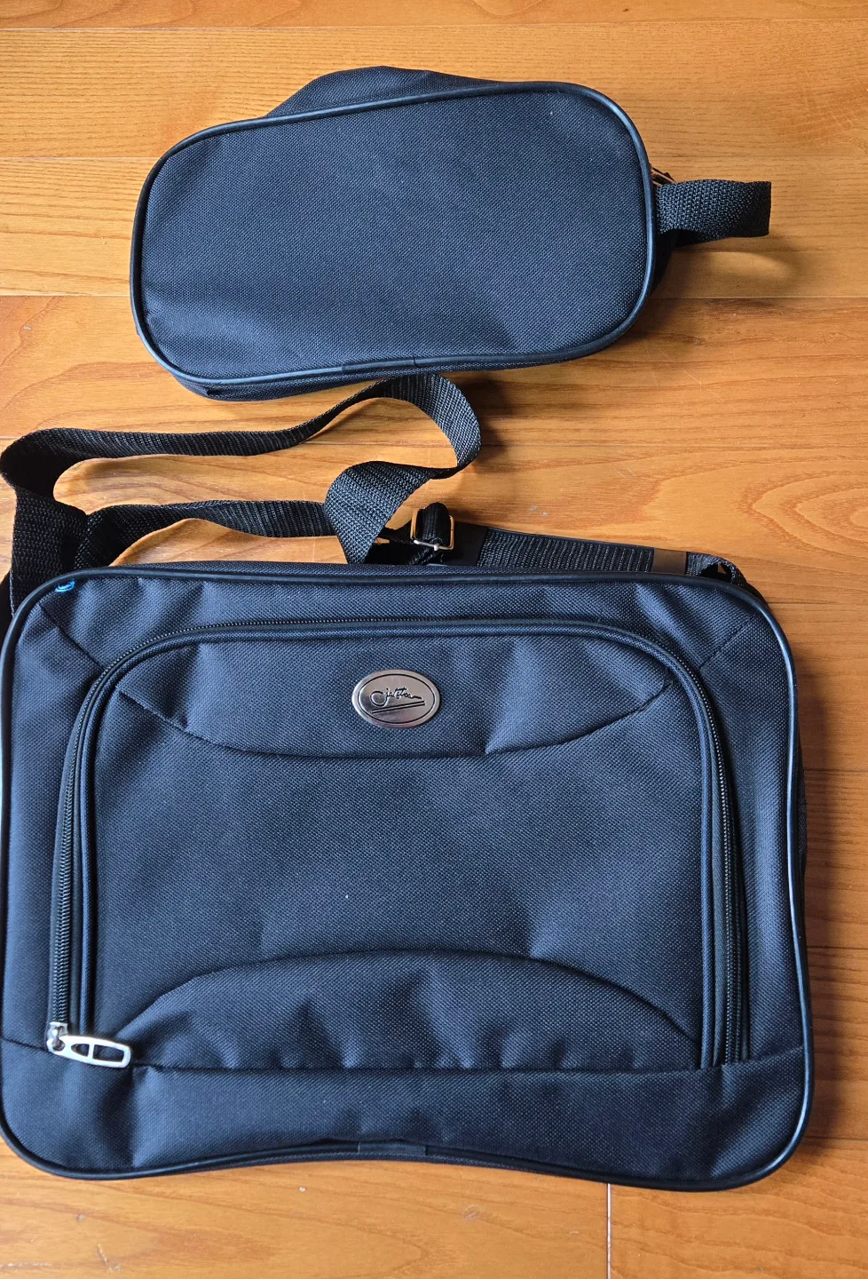 Jetstream Tote and Toiletry Travel Bag Set thumbnail
