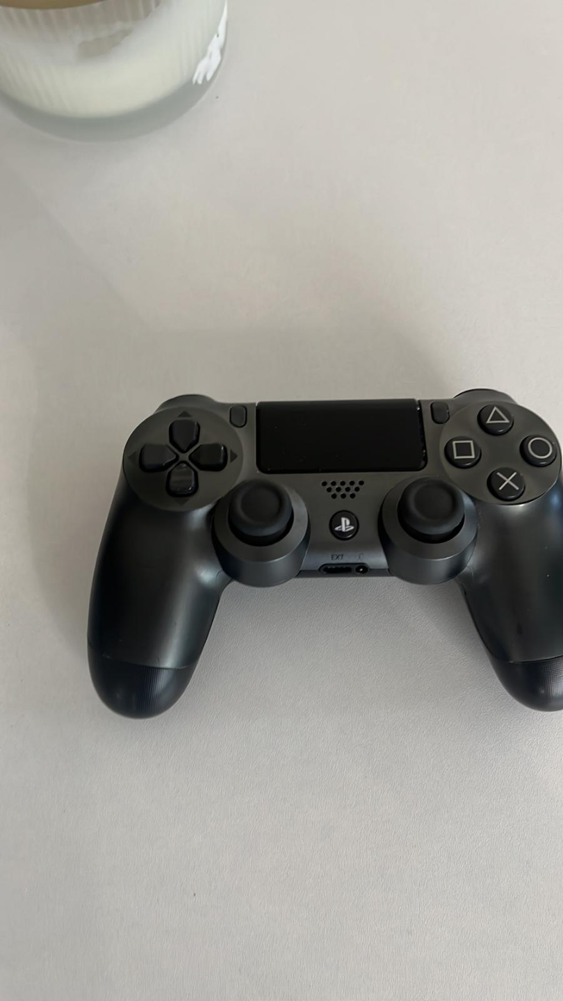 PlayStation 4 with two controllers - photo 4