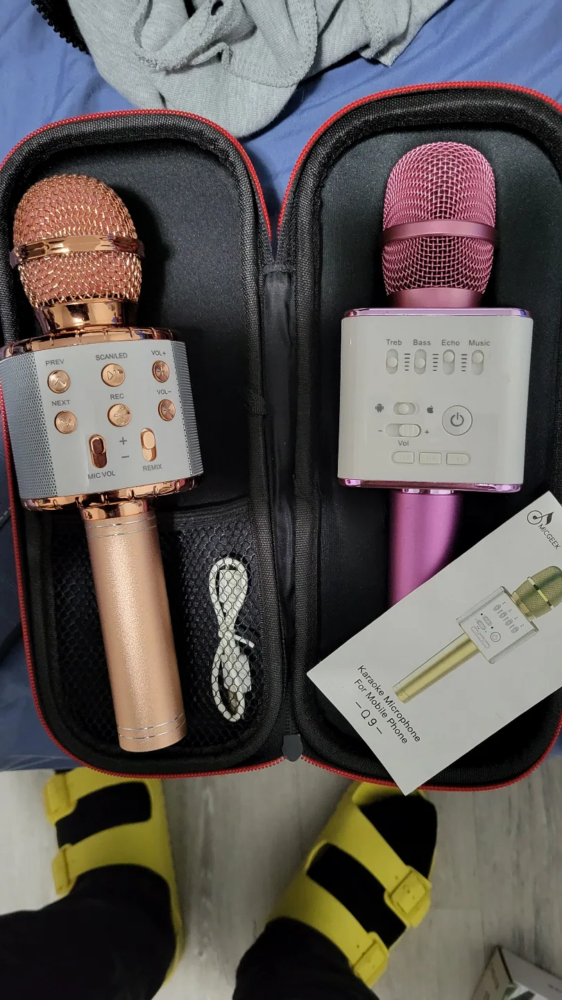 2x Wireless Karaoke Microphones with Cases thumbnail