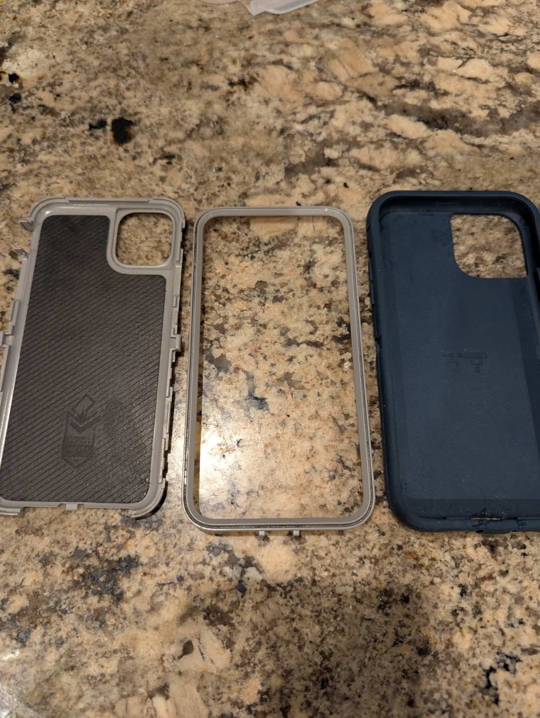 iPhone 11 Pro Max - 256 gb- Midnight Green with OtterBox case - photo 5