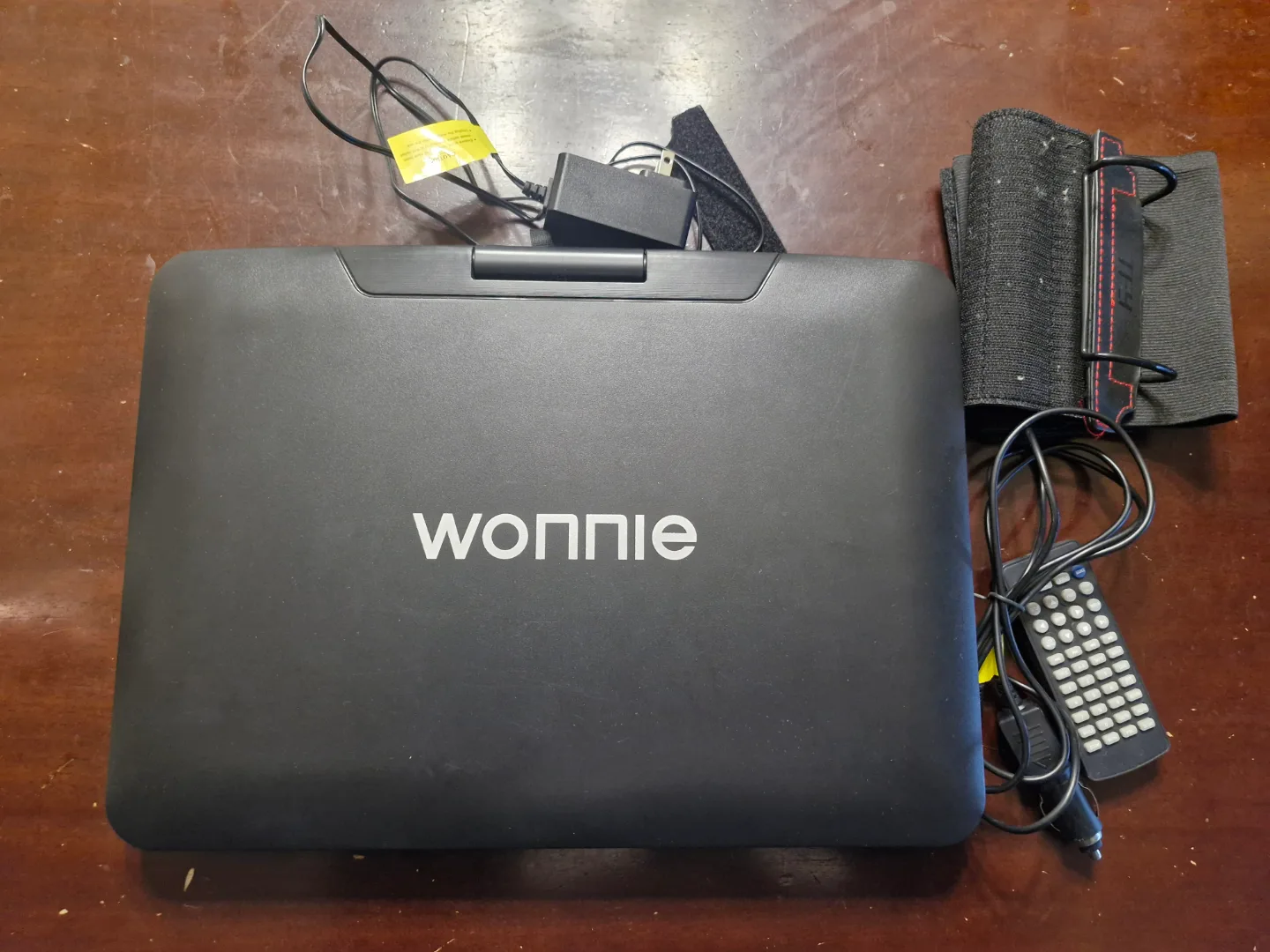 Wonnle Portable DVD Player with Car Charger and Headrest Straps thumbnail