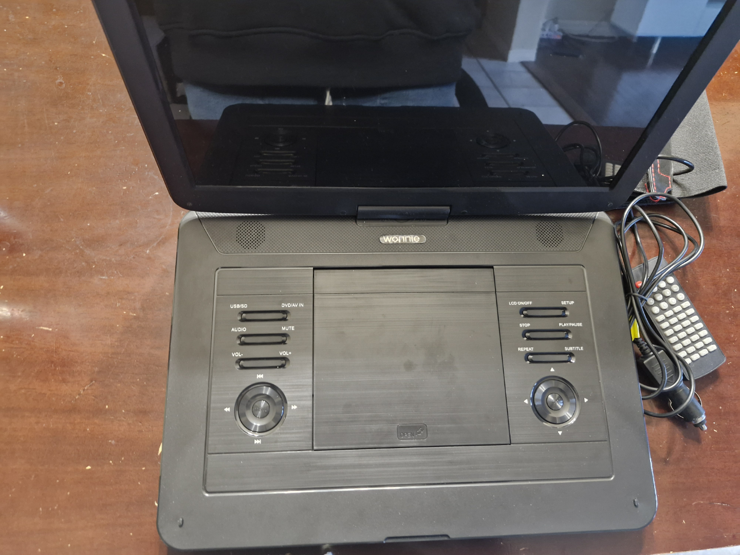 Wonnle Portable DVD Player with Car Charger and Headrest Straps - photo 2