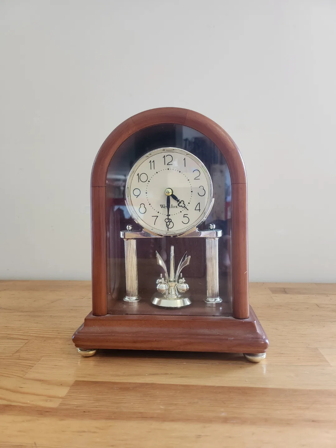 Vintage Wooden Mantle Clock 🏒 thumbnail