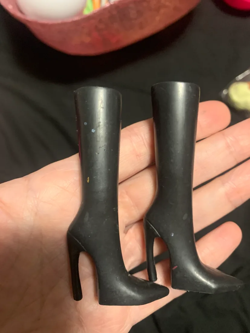 $5 Bratz boots thumbnail