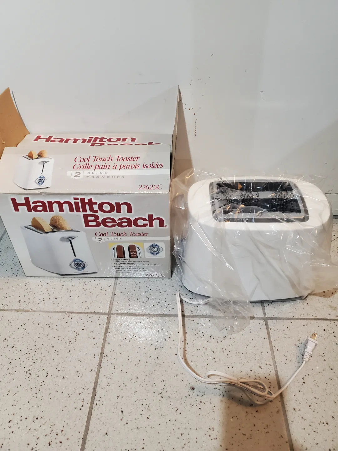 Hamilton Beach 2-Slice Cool Touch Toaster - New in Box image indicator(2)