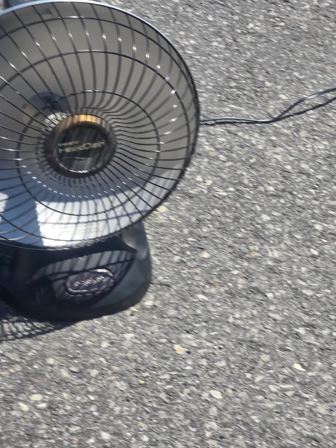 Heat-Disk Oscillating Fan Heater thumbnail