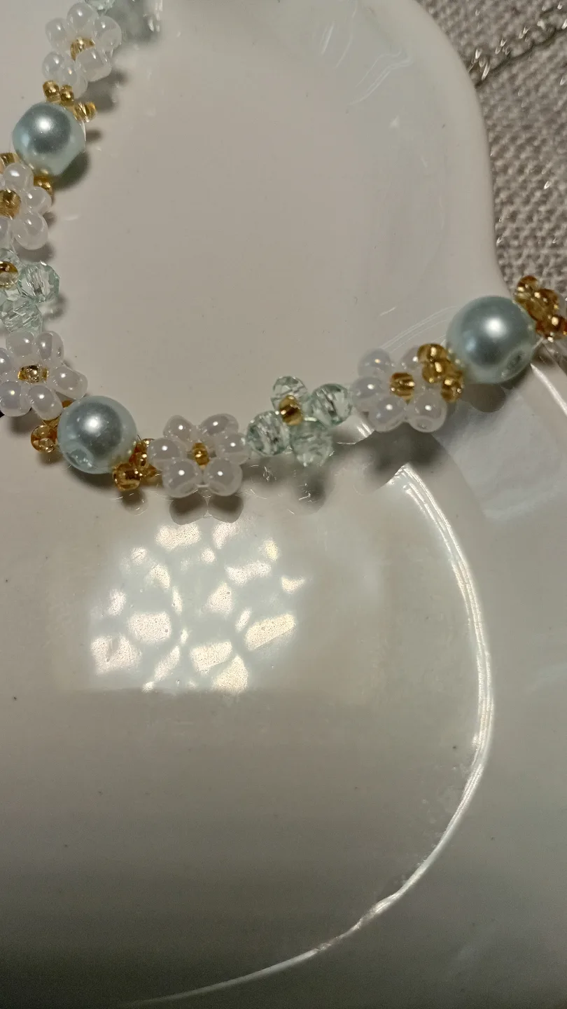 Beaded Bracelet - Mint Green and White Flowers image indicator(7)