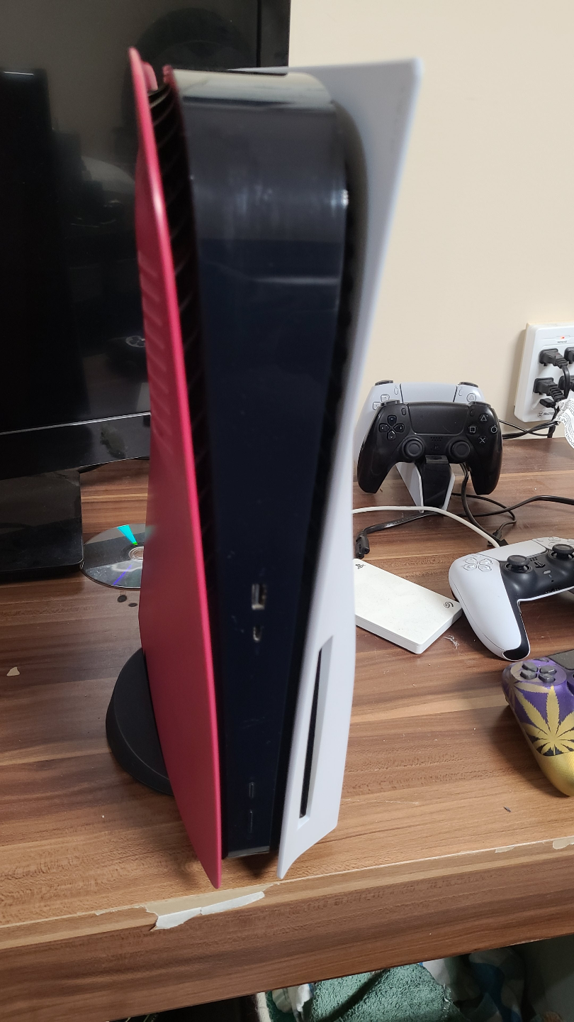 PS5 825gb disc version with 2 controllers, 2TB external HDD - photo 4