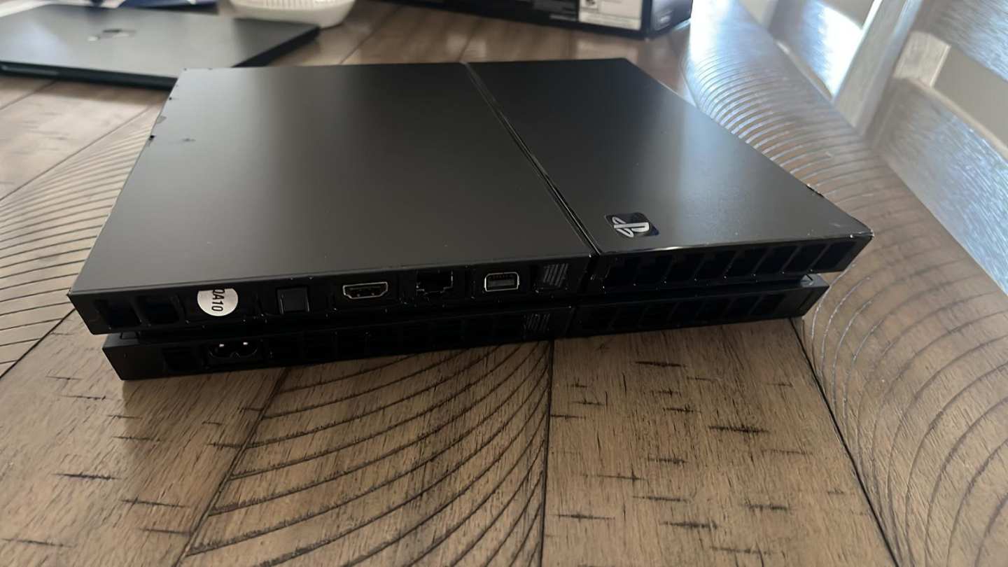PlayStation 4 with two controllers - photo 3