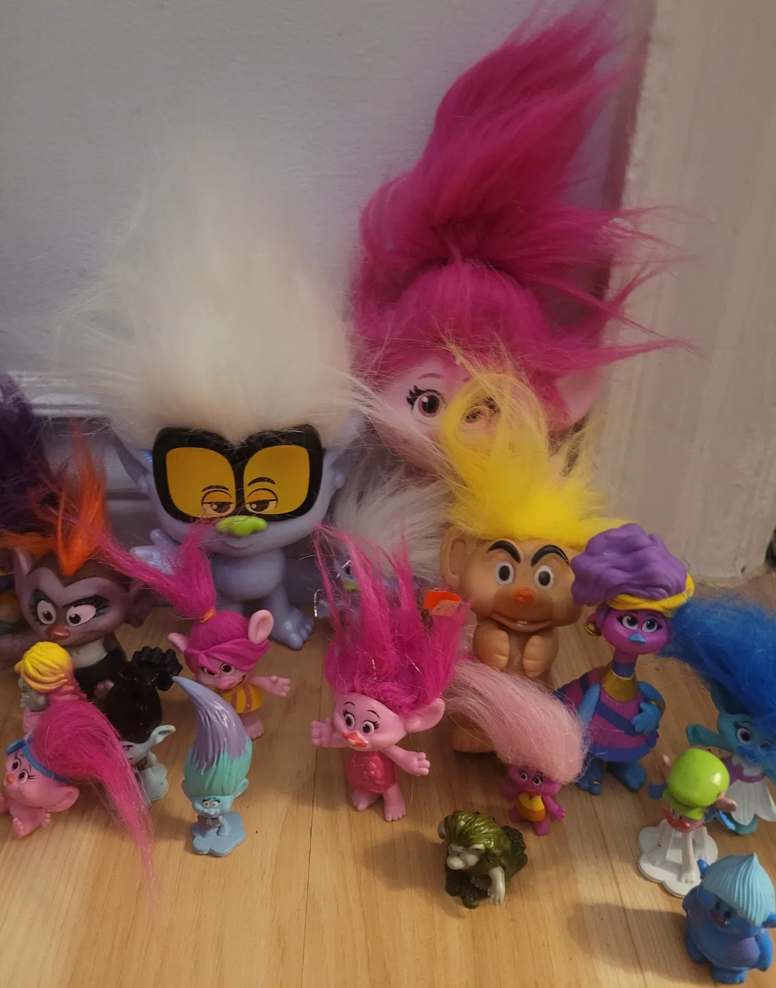 Trolls World Tour Collectible Figures - Bulk Lot thumbnail