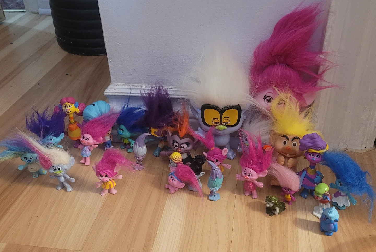 Trolls World Tour Collectible Figures - Bulk Lot image indicator(3)