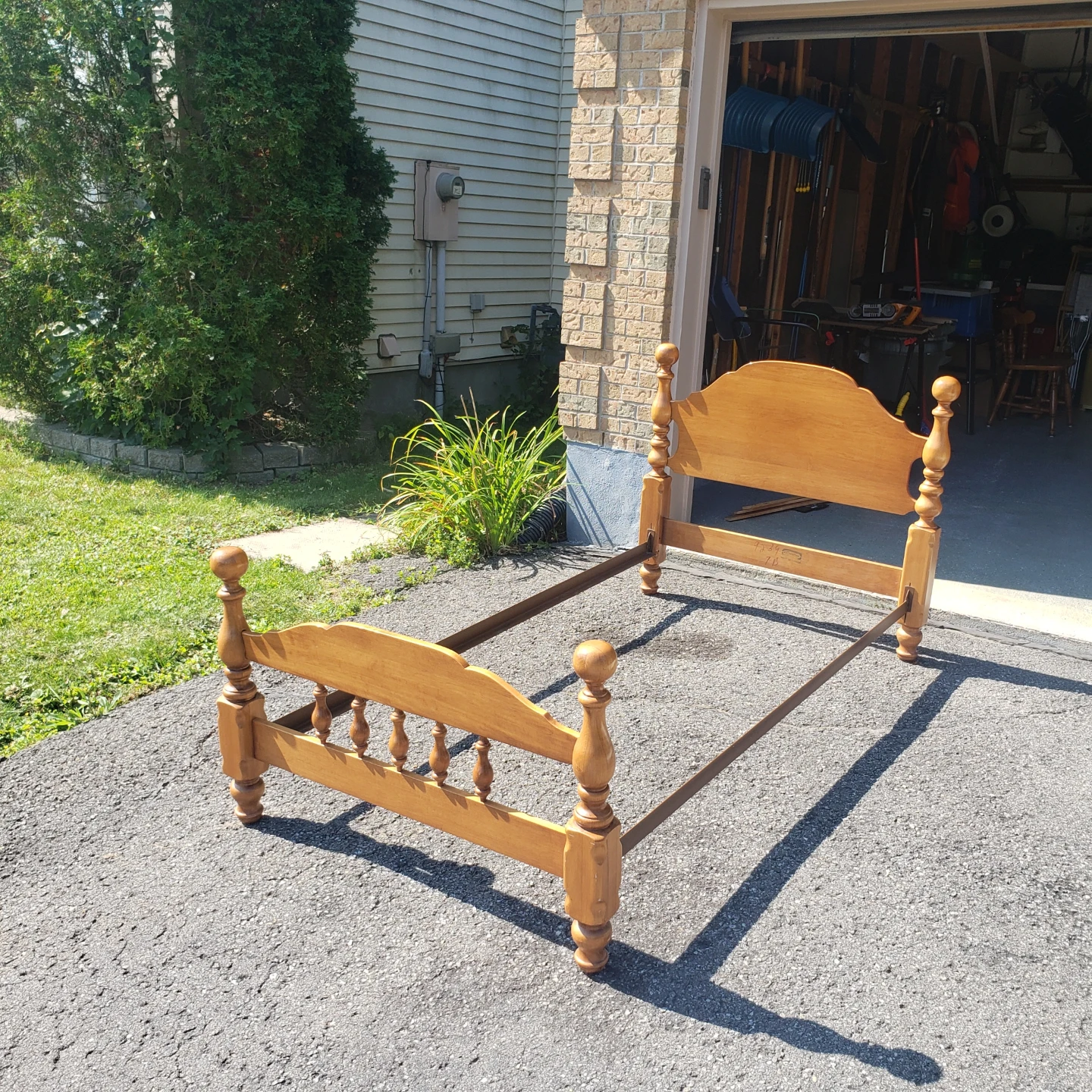 Metal bed frame side rails - photo 3