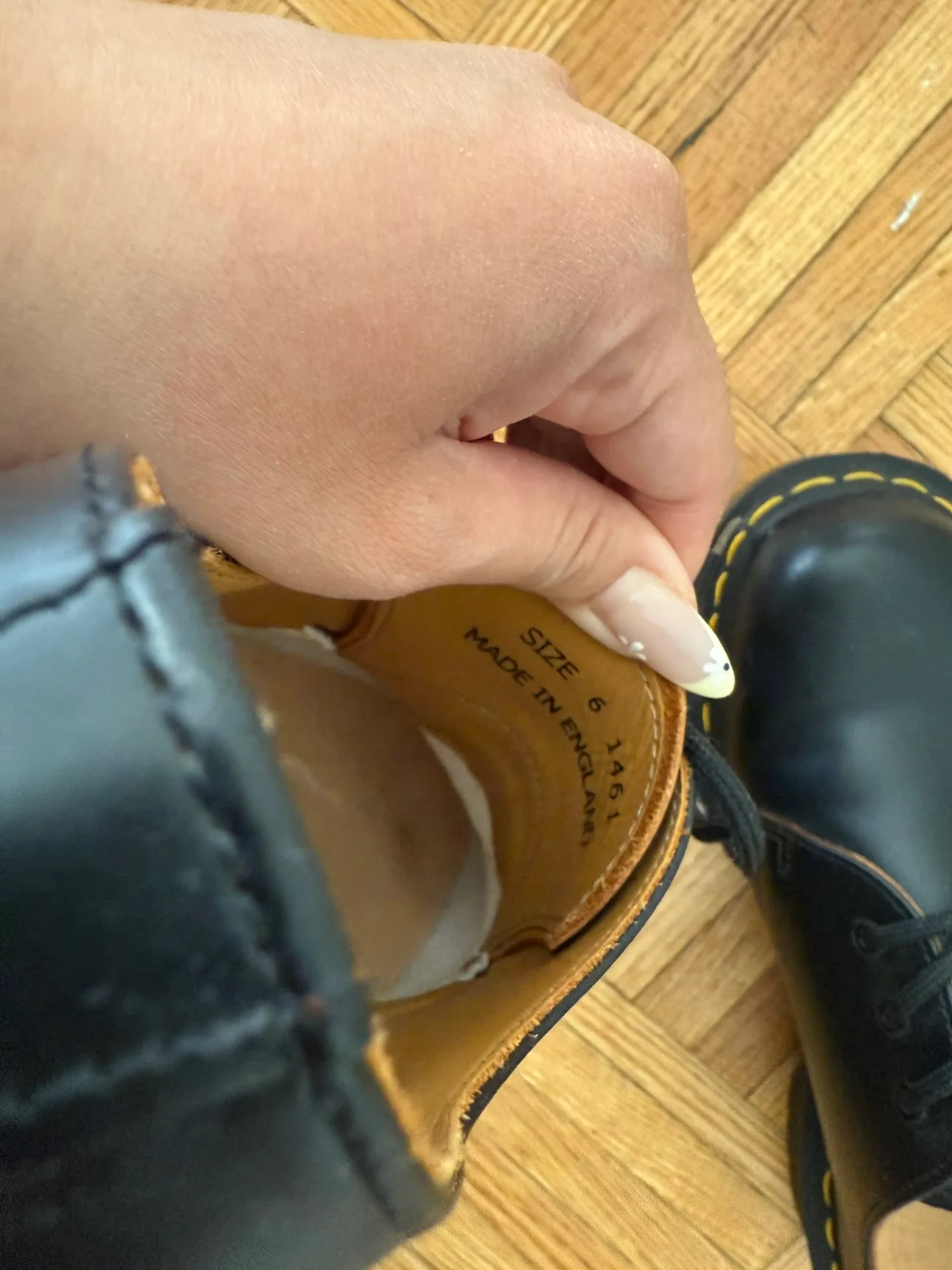 Dr Martens image indicator(4)