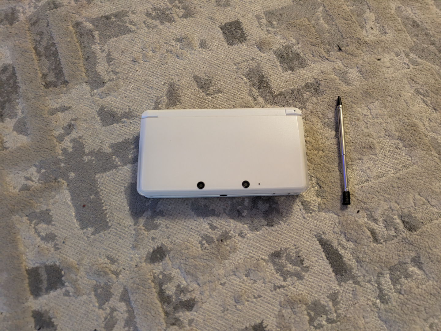 White Modded 3DS + games for a functional PS vita, or 150$