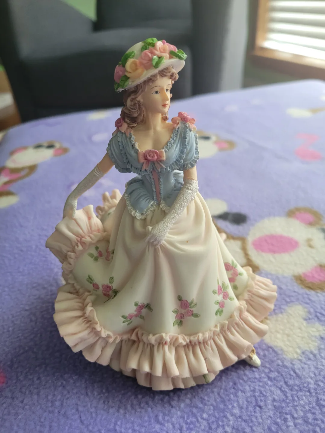 Regency Fine Arts Stepping Out Figurine #654 thumbnail