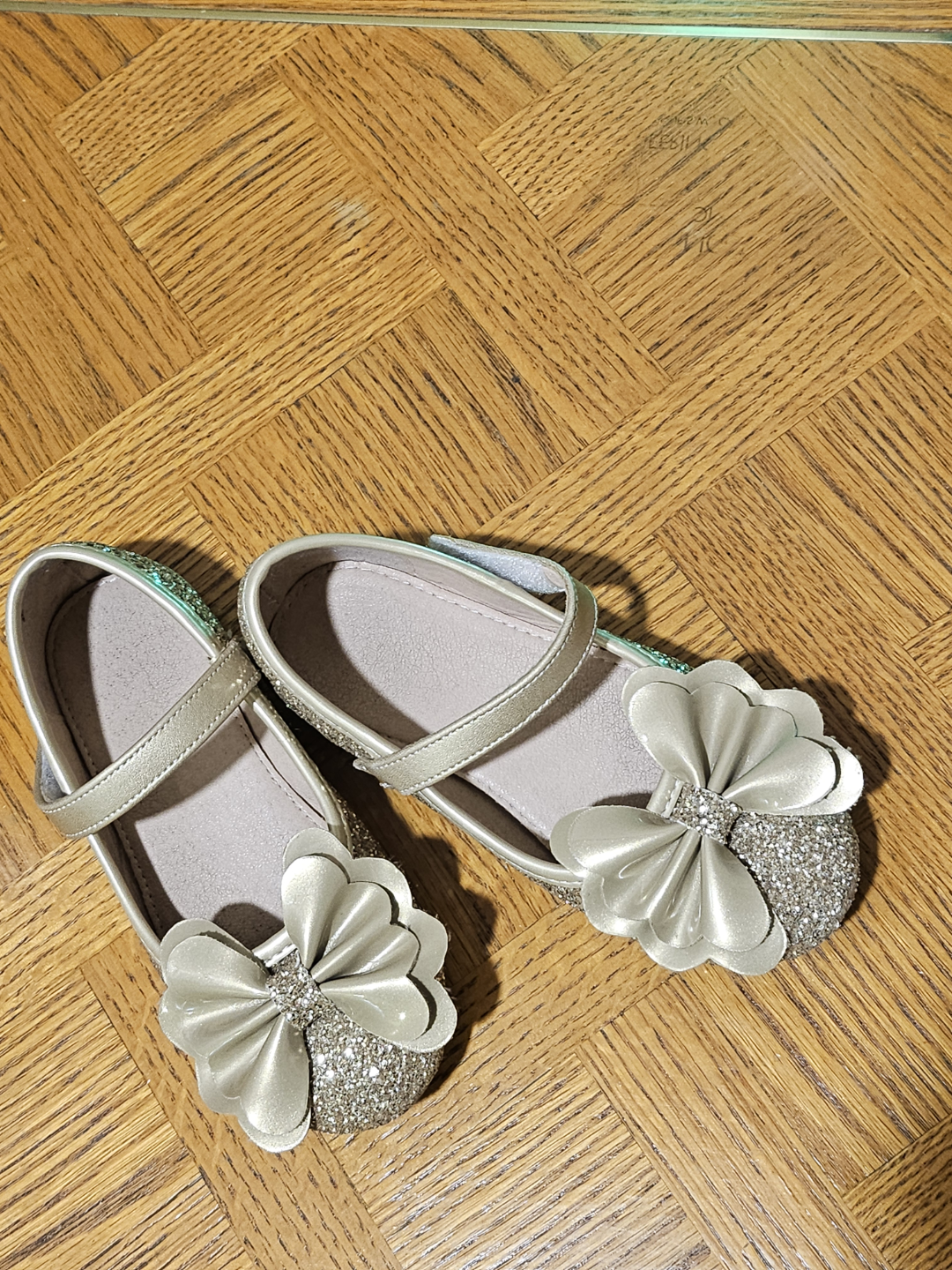 Girls' Gold Glitter Mary Janes with Bows - Size 7