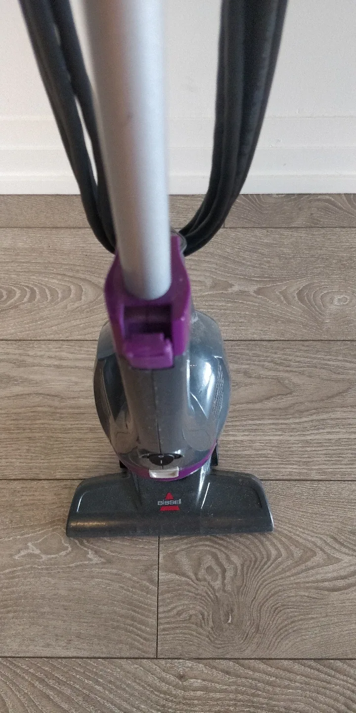 Bissell 3-in-1 Lightweight Stick Vacuum with QuickRelease Handle image indicator(6)