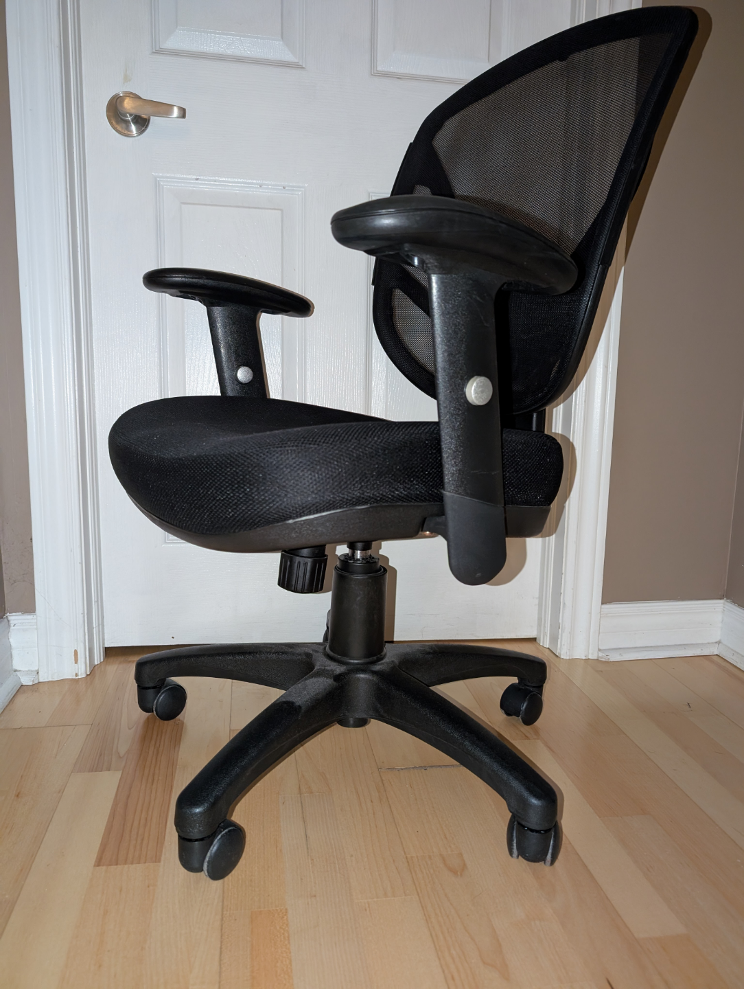 Black Mesh Office Chair - photo 3