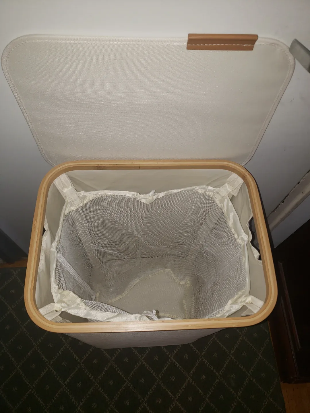 SONGMICS 23.8-Gallon Laundry Hamper with Lid image indicator(2)