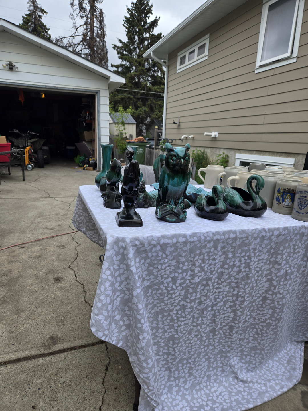 Vintage Mid-Century Modern Green Ceramic Figurines & Pottery