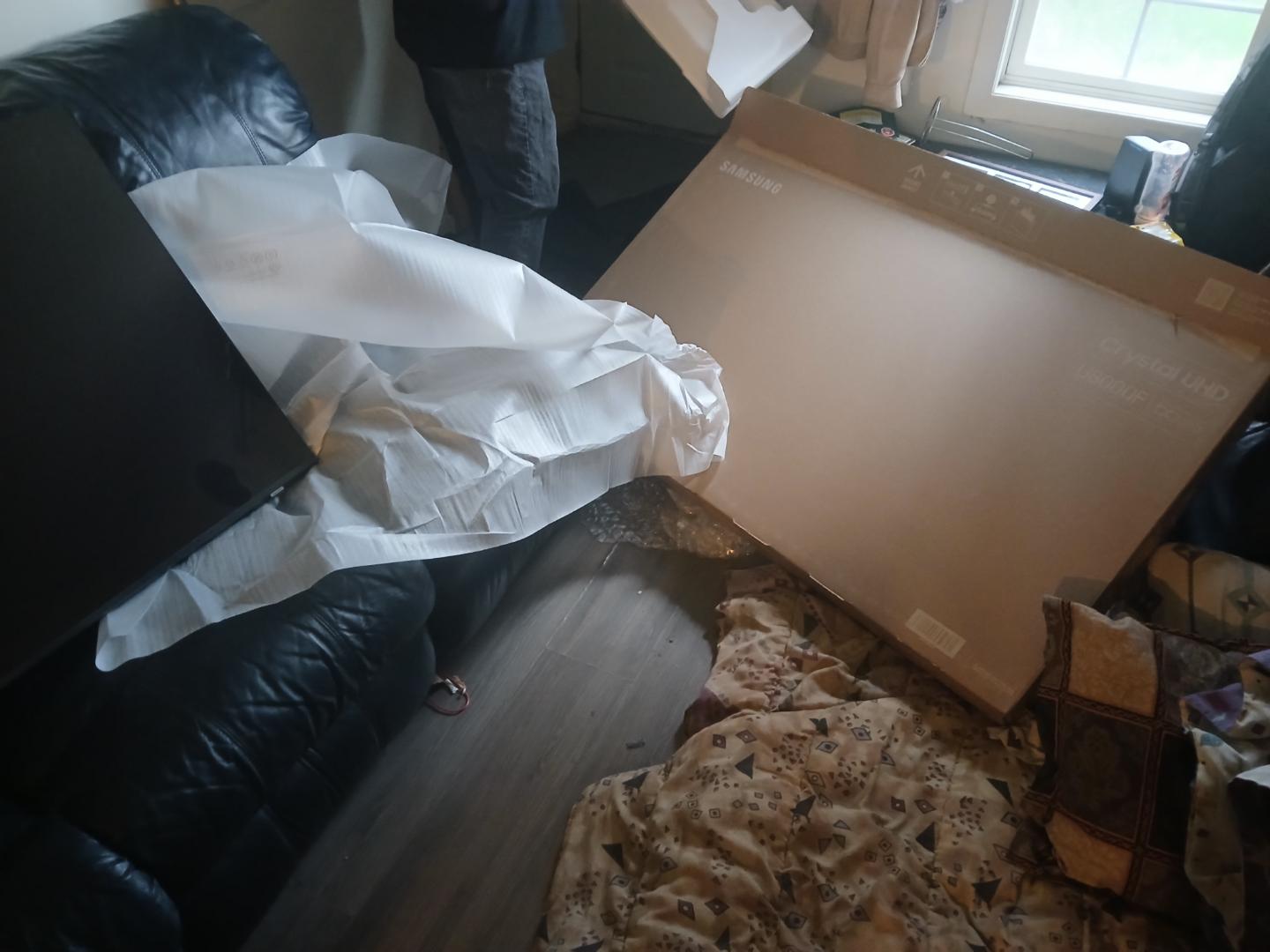 Brand New Samsung Crystal UHD8000  4k Smart TV - photo 5